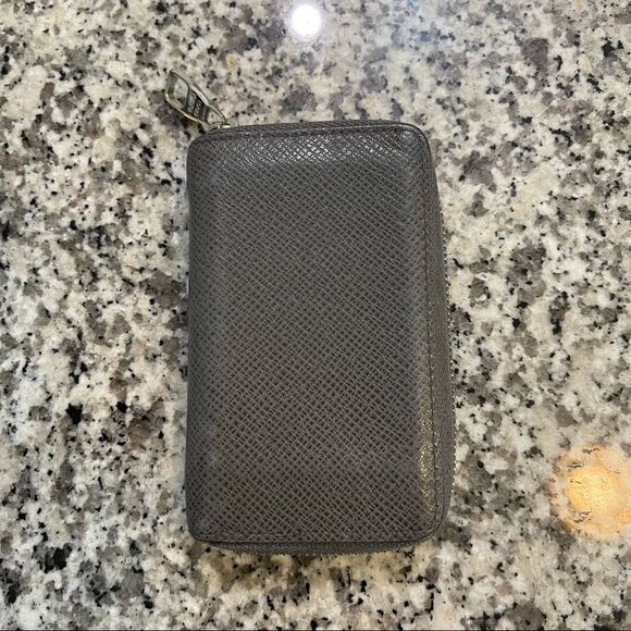 Authentic Louis Vuitton tiaga zippy coin - Picture 1 of 9